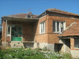 Селска къща за продажба в с. Комунари, обл. Варна, 70 кв.м (застроена площ + идеални части),
				
				
						€ 27 000